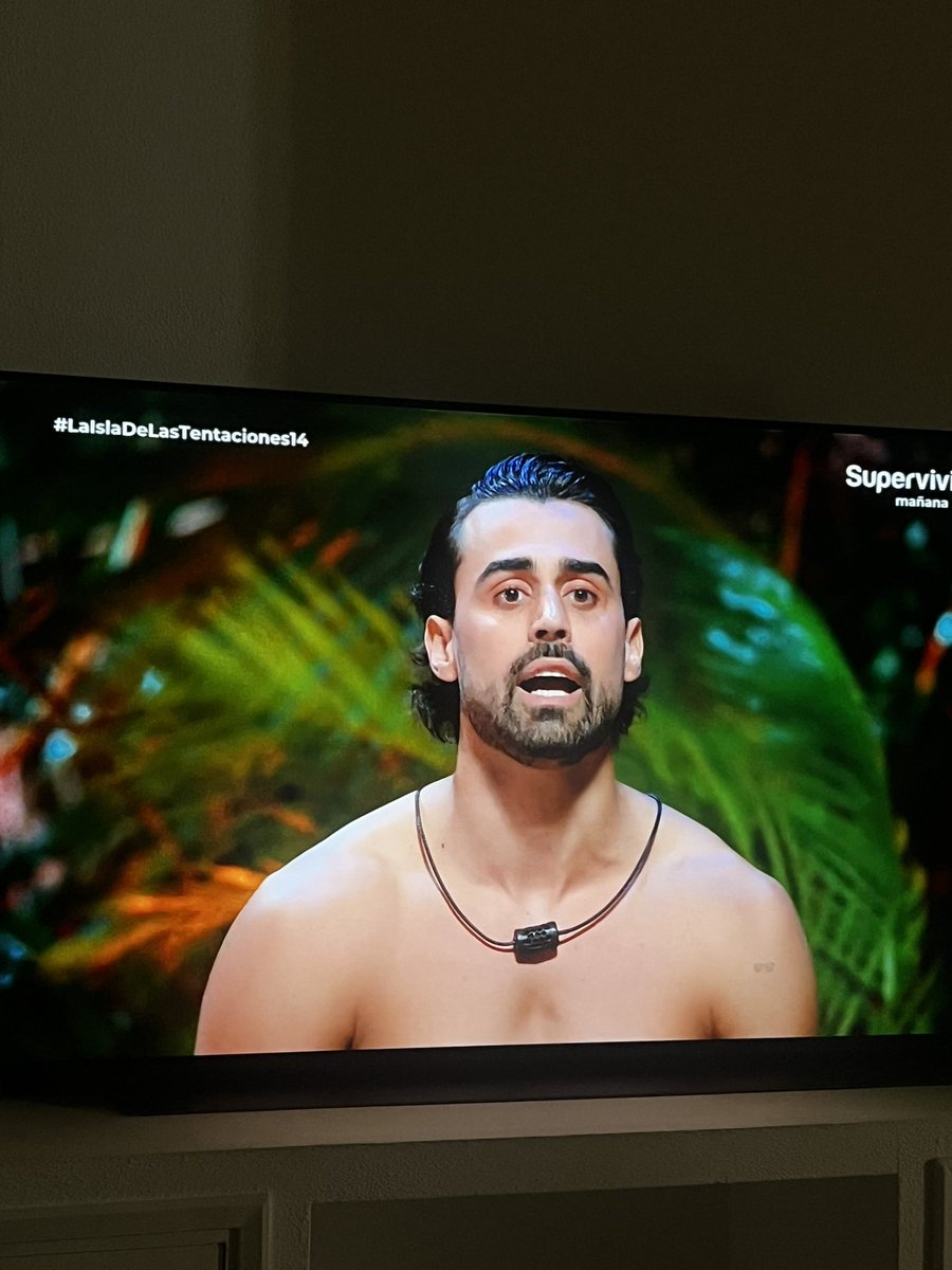 lae_19's tweet photo. Un Superviviente en la isla las tentaciones. Se ha liado de programa #LaIslaDeLasTentaciones14 https://t.co/FOU7xXJKow