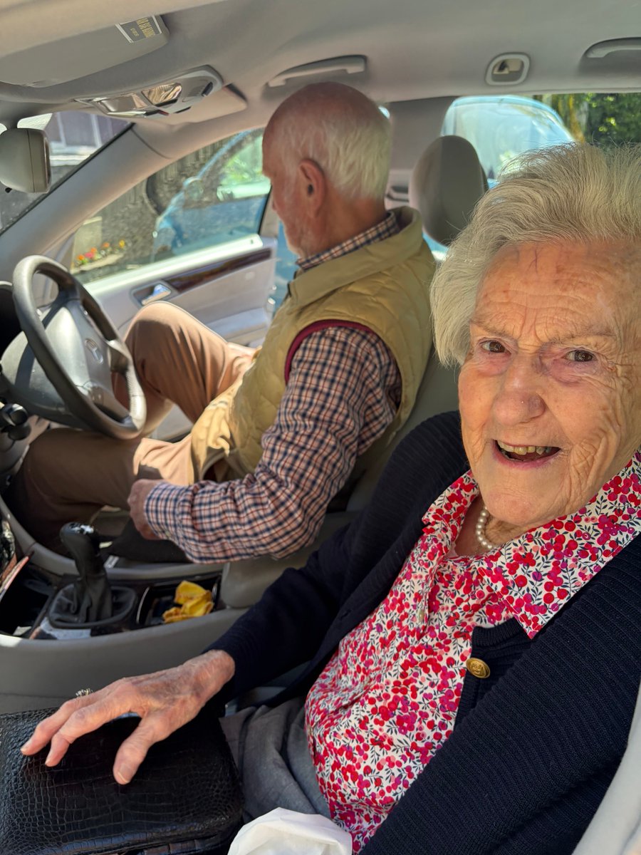 lilycogan's tweet photo. 🧔🏼‍♂️”I better get you up to your bridge or else they will think you’re dead!”😂

My 👵🏻 has been poorly with a dose for weeks and missing her weekly game of bridge. 

#NotEasyGettingOld https://t.co/AobeOJXGhA