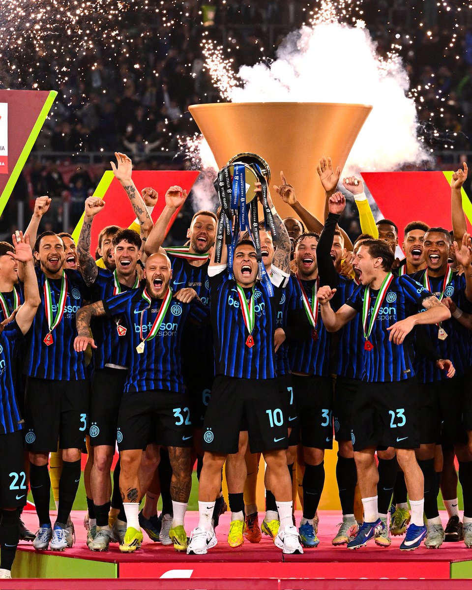 inter_2020's tweet photo. مـع إستمـرار صياحهـم إنتـر يستمـر فـي حصـد ورفـع الألقـاب والهيمنـة علـي إيطاليـا.

مبـروك لكـل الإنتريستـآ هـذه الفرحـة المستحقـة.

شكـرا لكـل اللآعيبيـن وشكـرا لكيفـو لإعادتـه لإنتـر لمكانـه الطبيعــي.

Forza Inter 🖤💙🏆🇮🇹 https://t.co/O8RsPbmYFC