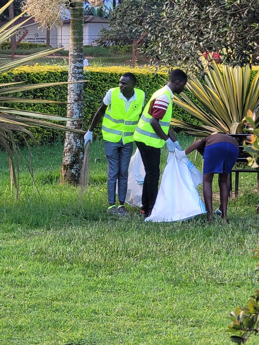 youthgreen_ygi's tweet photo. To every youth who came over for this clean up, to every sponsor who invested in this activity, to every young leader who showed up, you showed that poor waste management is a real problem.
And that through collective action, young people can be catalysts for change.
#YGI https://t.co/58OJtsPn8a