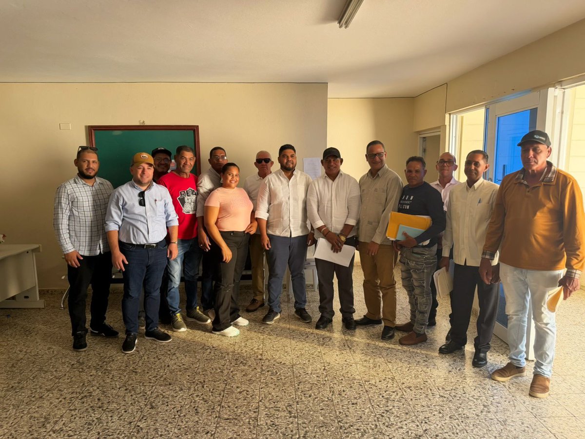 IADRD's tweet photo. IAD activa jornada de trabajo con parceleros en Valverde
https://t.co/3yPqWrLhyU
#IADRD https://t.co/6JOvFWPtyj
