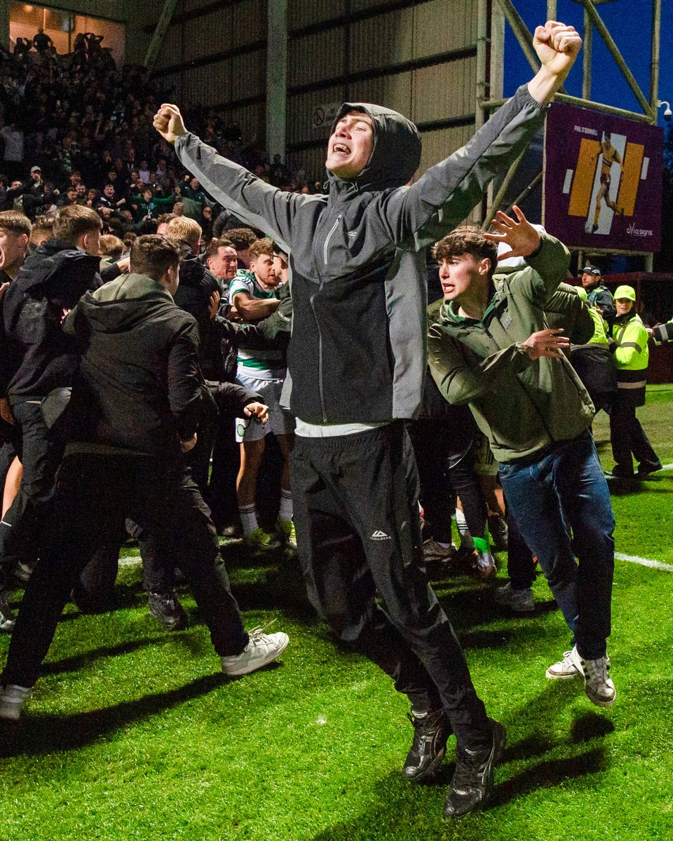 brfootball's tweet photo. Celtic fans stormed the pitch after Kelechi Iheanacho's stoppage-time penalty beat Motherwell.

They need to beat leaders Hearts on the final day to retain their Scottish title 🍿 https://t.co/lfJMka3f6F