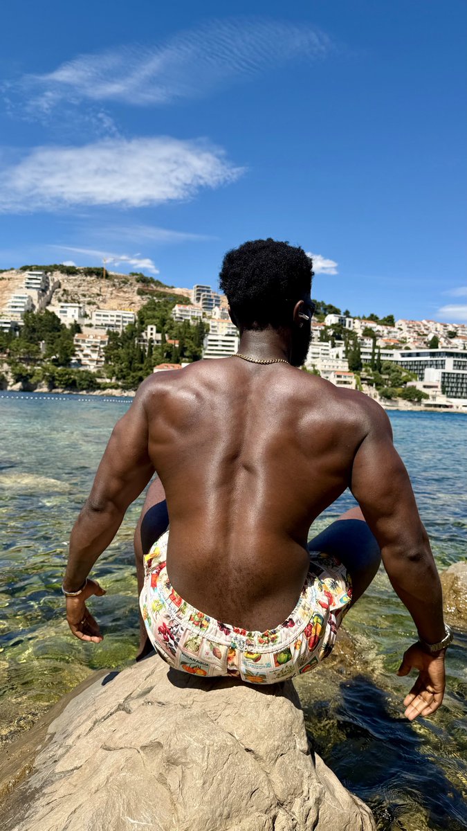 BuffBroX's tweet photo. 🌊 Sun, salt &amp; gains on the Adriatic https://t.co/4bprVVkqUx