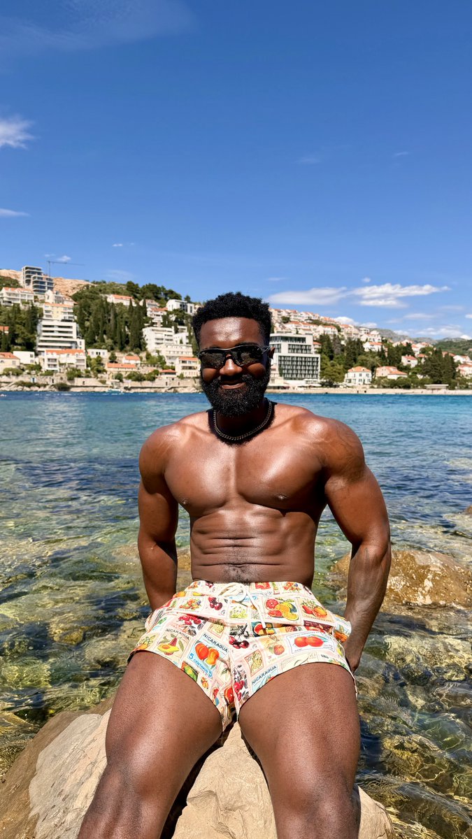 BuffBroX's tweet photo. 🌊 Sun, salt &amp; gains on the Adriatic https://t.co/4bprVVkqUx