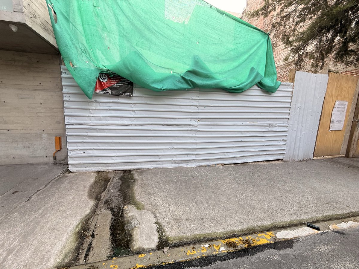 cheviveros's tweet photo. @BJAlcaldia @Seg_NapolesDF @SEGIAGUA En la calle de Indianápolis 46 hay una fuga de agua desde hace meses y no la han arreglado Col Napoles https://t.co/tE0LeBVBlm