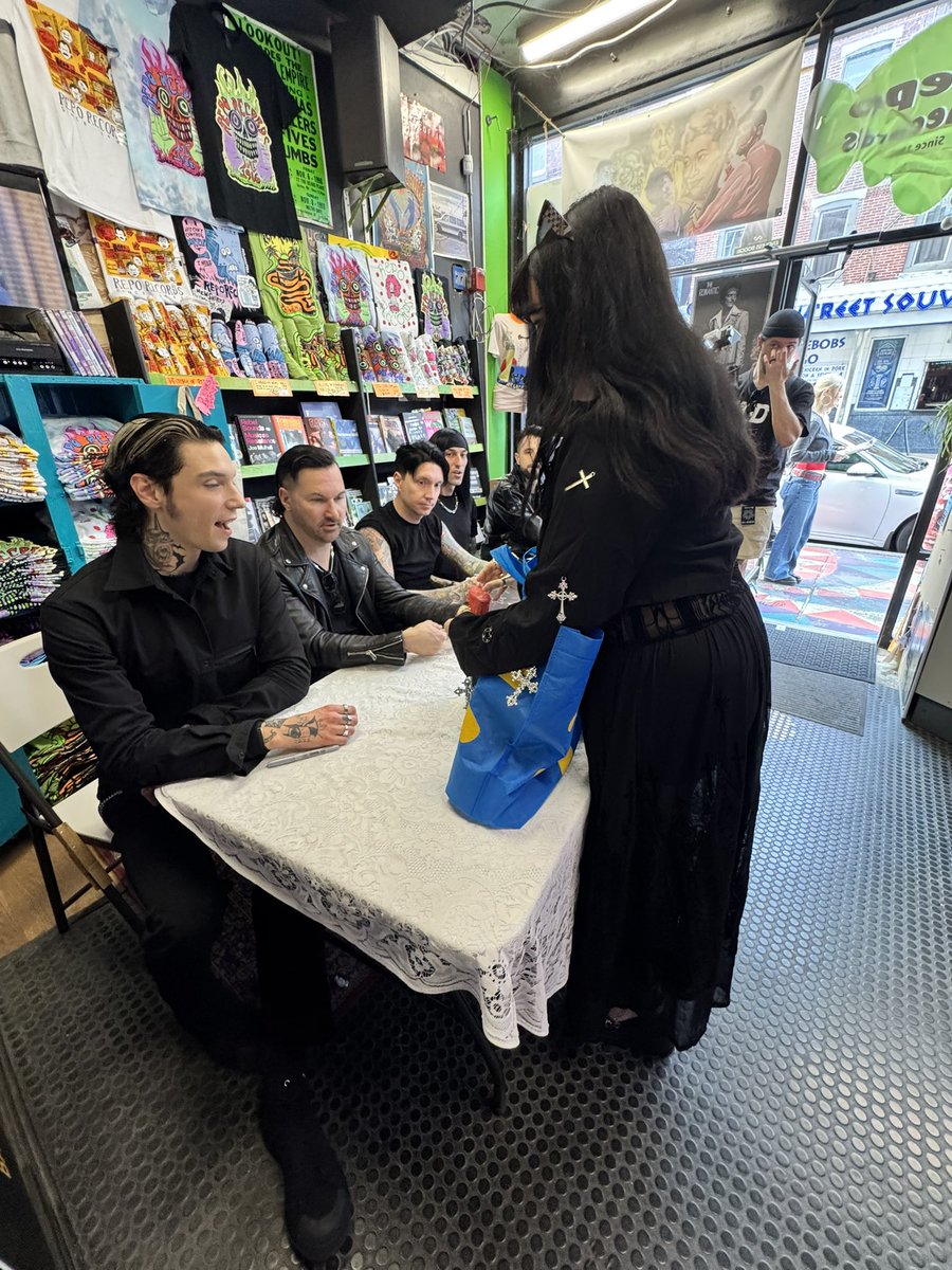 bottled_star27's tweet photo. Andy black said he liked my jacket and they thanked me for giving them my skull veiled bride candles! Andy said his house is filled with gothic candles so that’s perfect 🥹 I’m so obsessed they were soooooo nice https://t.co/w95YzT9Pg4