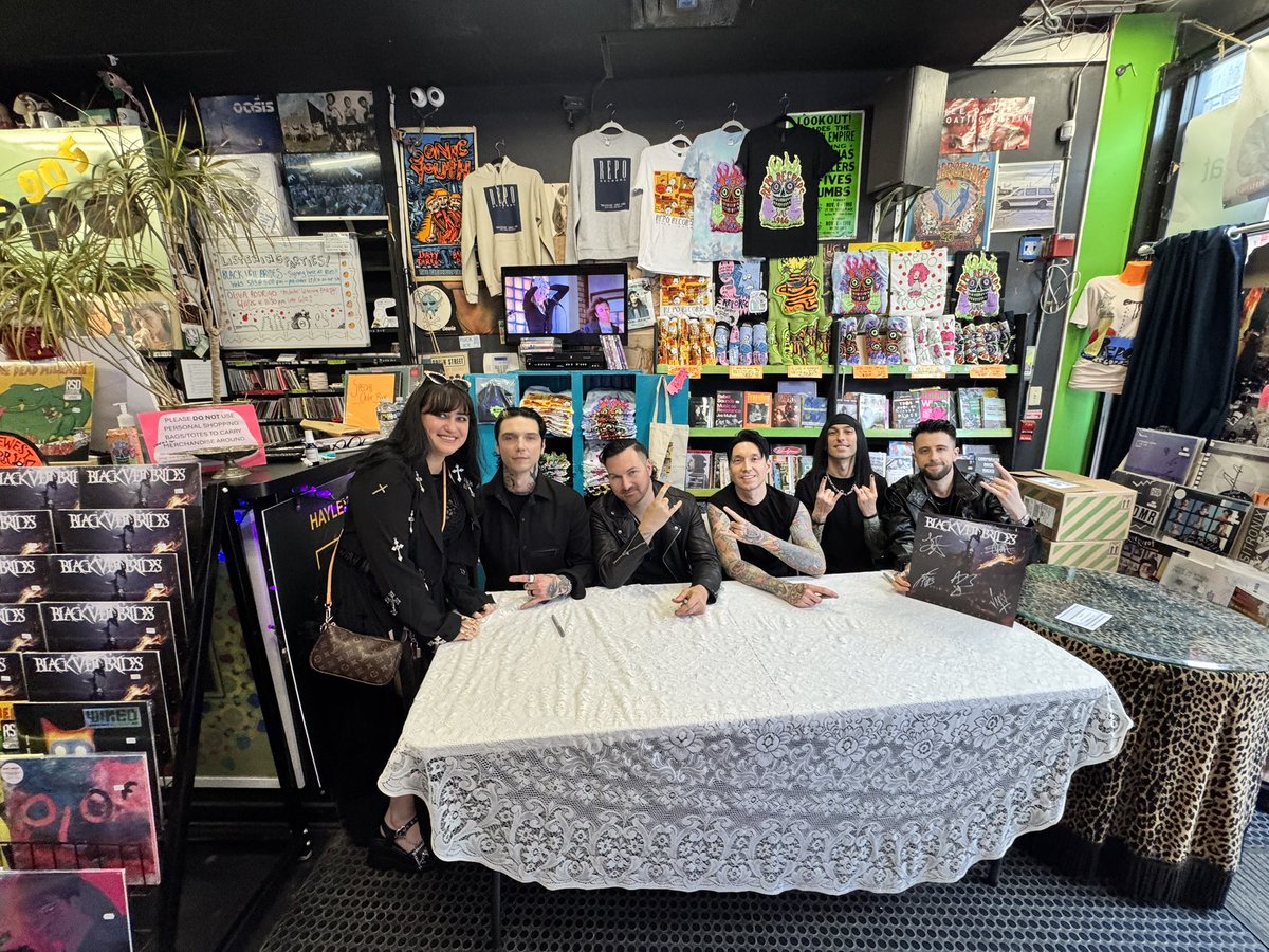 bottled_star27's tweet photo. Andy black said he liked my jacket and they thanked me for giving them my skull veiled bride candles! Andy said his house is filled with gothic candles so that’s perfect 🥹 I’m so obsessed they were soooooo nice https://t.co/w95YzT9Pg4