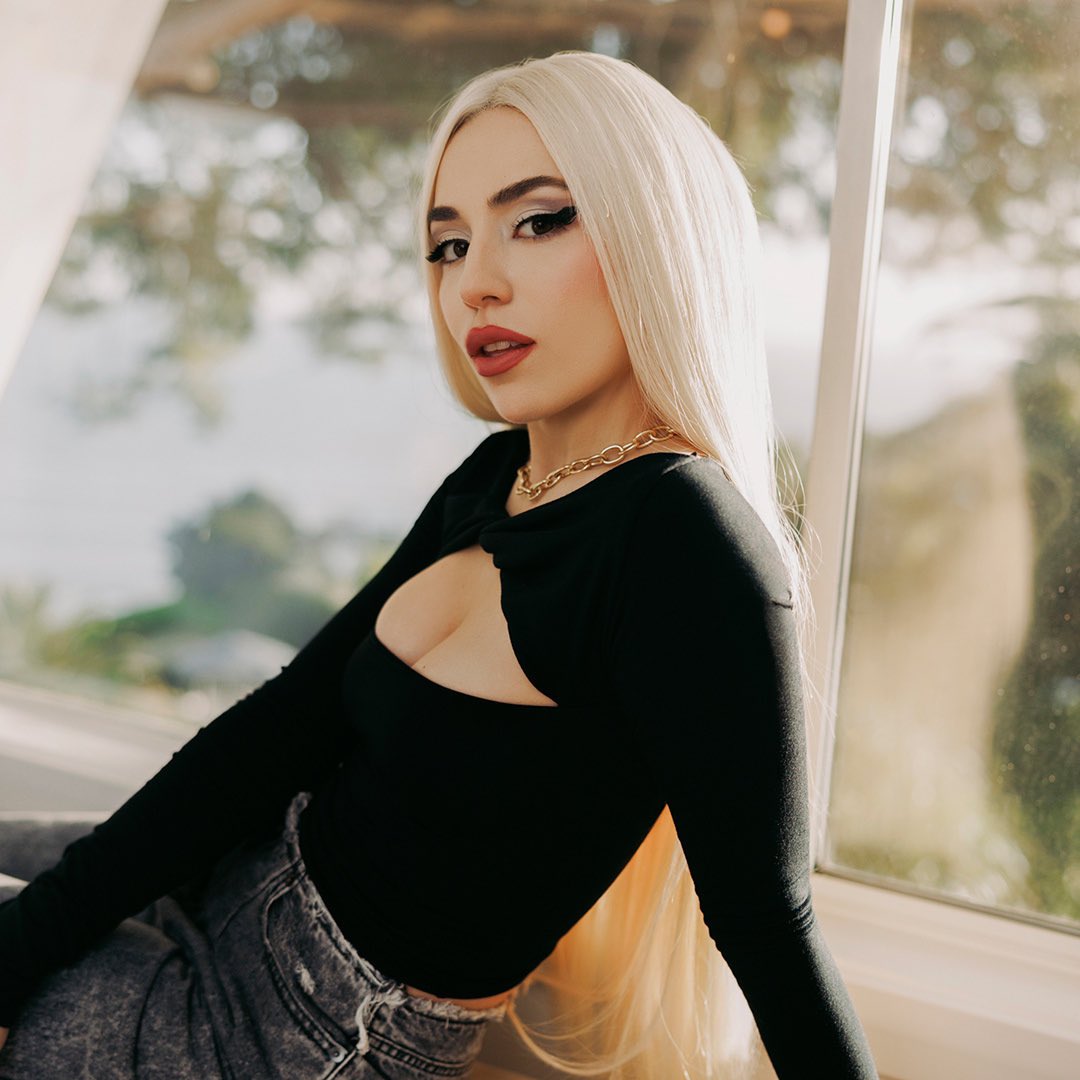 Info Ava Max tweet media
