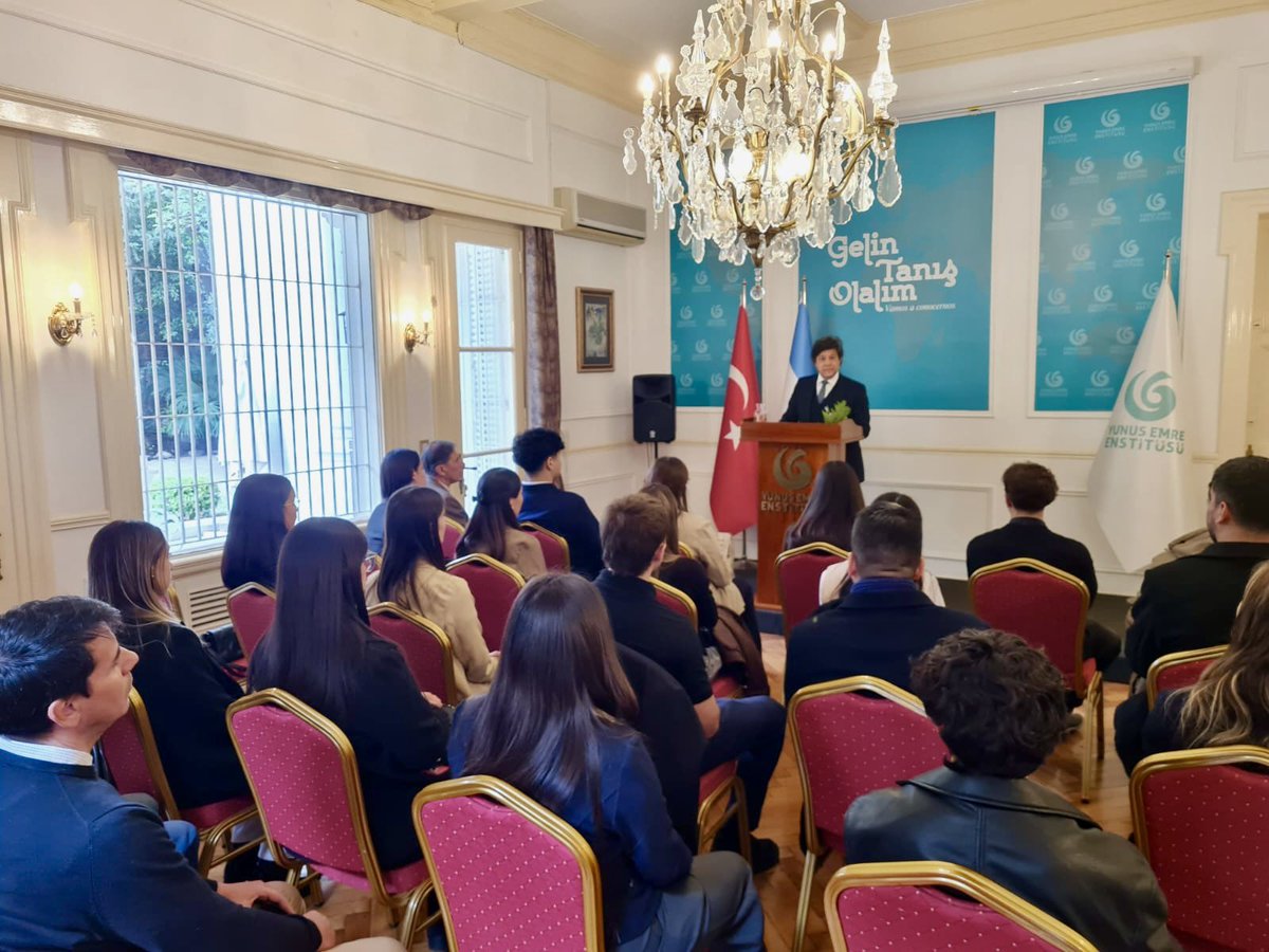 TCBuenosAiresBE's tweet photo. Fue un placer recibir en @yeebuenosaires a estudiantes de @UNLuOficial, quienes trabajan en proyectos sobre las oportunidades de complementariedad económica entre Argentina y Türkiye en áreas estratégicas como defensa, energía y agroindustria. https://t.co/i23KwLj8uy