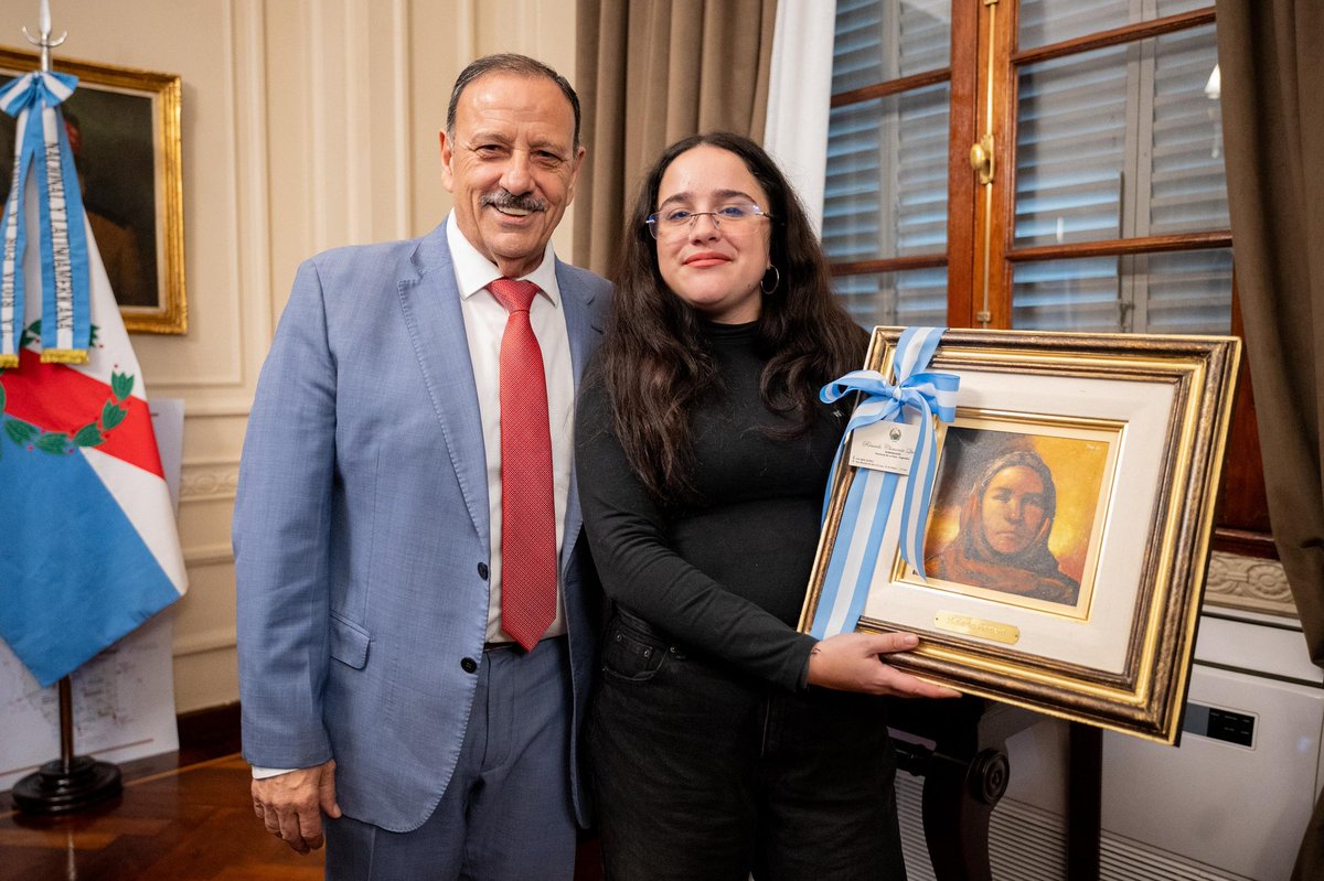 Federaleslr's tweet photo. ¡Bienvenida @OfeFernandez_ a La Rioja!✌🏽🇦🇷
El gobernador @QuintelaRicardo compartió una charla con jóvenes riojanos, reafirmando la importancia de escuchar, debatir ideas y trabajar por una Argentina con más oportunidades para todos y todas. https://t.co/8KFUjgpwF9