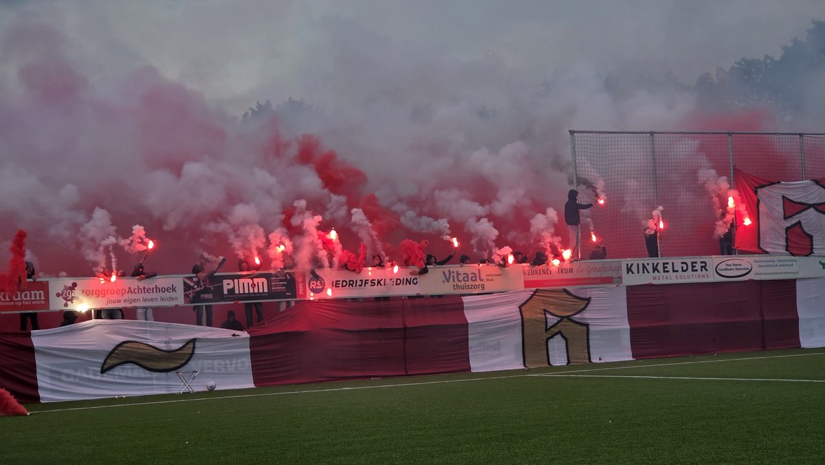 niek92jansen's tweet photo. โฝ Longa '30 ๐ VV Bennekom
๐
13-05-2026
โ๏ธ 4-5 (na verlenging)
๐ Districtsbeker Oost, finale
๐Sportpark de Nevelhorst, Didam ๐ณ๐ฑ
Bennekom wint de beker na een zinderende finale ๐คฏ๐งจ๐ฅ
#Longa30 #VVBennekom #Lichtenvoorde #Bennekom #Didam #Groundhopping https://t.co/ylUPQ84V00