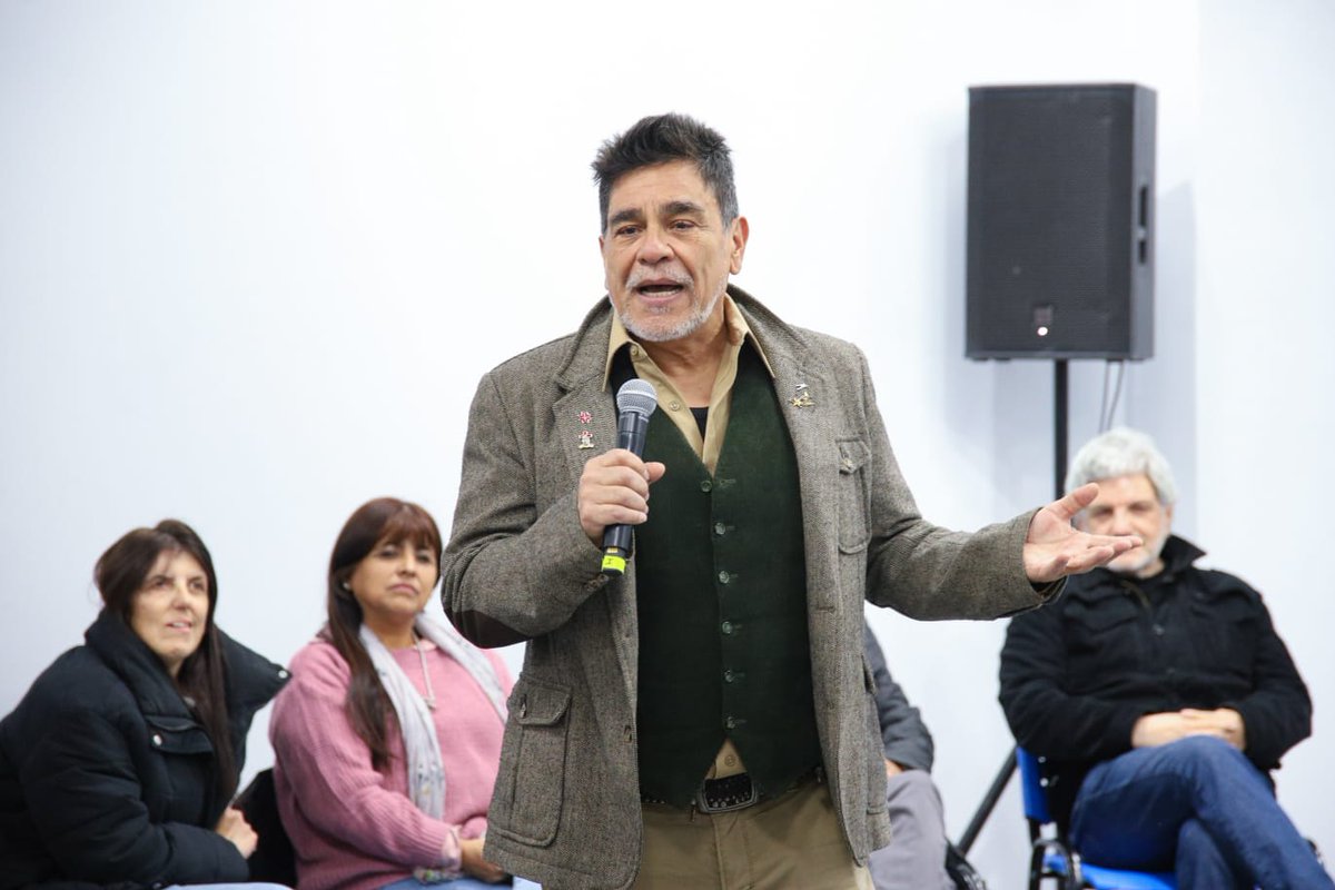 jorgeferraresi's tweet photo. SUMA renueva su oferta cultural 🎭

Con @magdysierra, Daniel Aversa y Gustavo Rolandi participamos en la sede del Sindicato Unificado de Municipales de Avellaneda de la presentación de las actividades culturales del Centro Cultural “Rodolfo García”, que estuvo a cargo de su coordinador artístico, Juan Palomino.

Se ofrecerán talleres abiertos de teatro, música y plástica, además de encuentros, charlas y debates.

La potencia de los discursos culturales les da un alcance insuperable y muy necesario en este presente. Celebramos que nuestra ciudad siga incorporando estos ámbitos para pensar y construir lazos con la comunidad.
