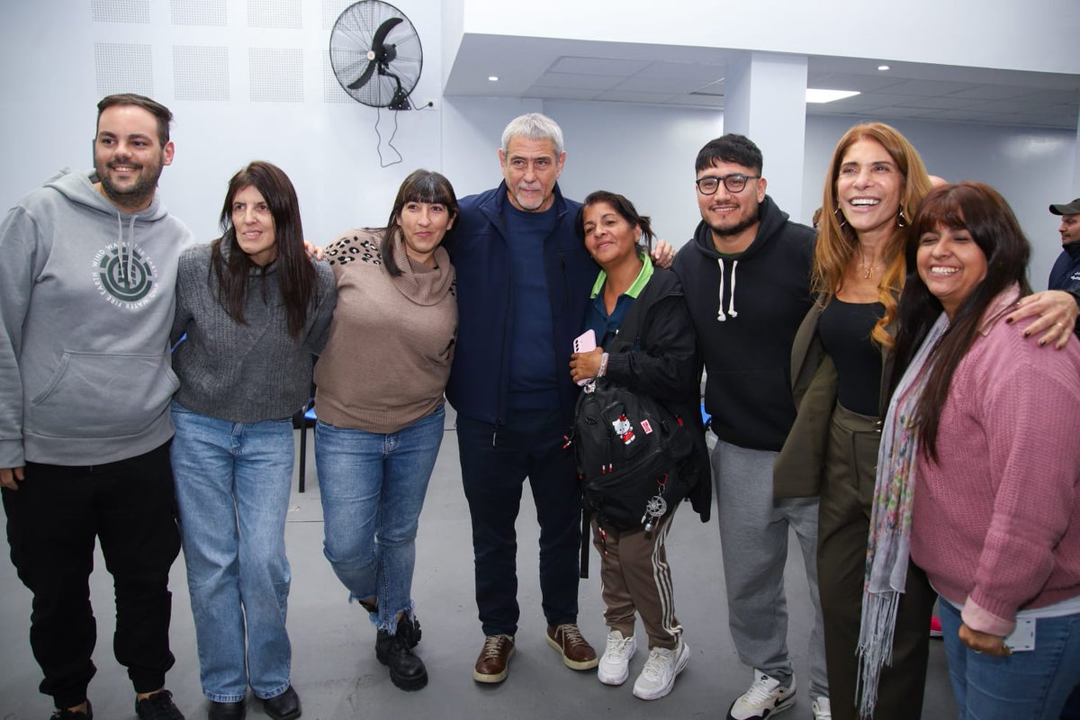 jorgeferraresi's tweet photo. SUMA renueva su oferta cultural 🎭

Con @magdysierra, Daniel Aversa y Gustavo Rolandi participamos en la sede del Sindicato Unificado de Municipales de Avellaneda de la presentación de las actividades culturales del Centro Cultural “Rodolfo García”, que estuvo a cargo de su coordinador artístico, Juan Palomino.

Se ofrecerán talleres abiertos de teatro, música y plástica, además de encuentros, charlas y debates.

La potencia de los discursos culturales les da un alcance insuperable y muy necesario en este presente. Celebramos que nuestra ciudad siga incorporando estos ámbitos para pensar y construir lazos con la comunidad.