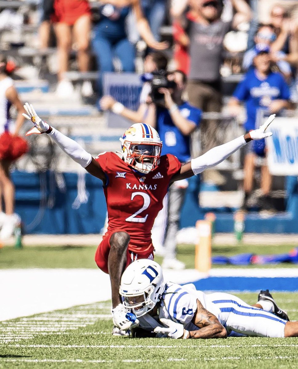 Kameron_Lowe3's tweet photo. Blessed to receive an offer from University of Kansas!!! #AGTG✝️  

@AllenTrieu @ChadSimmons_
@TomLoy247 @Coach_AMarshall @GregSmithRivals @GregBiggins @TheD_Zone @MIexposure
@PrepRedzoneMI @SamWebb77
@GregSmithRivals @BillyBonneau @CoachSimps https://t.co/mP9XMHtlV9