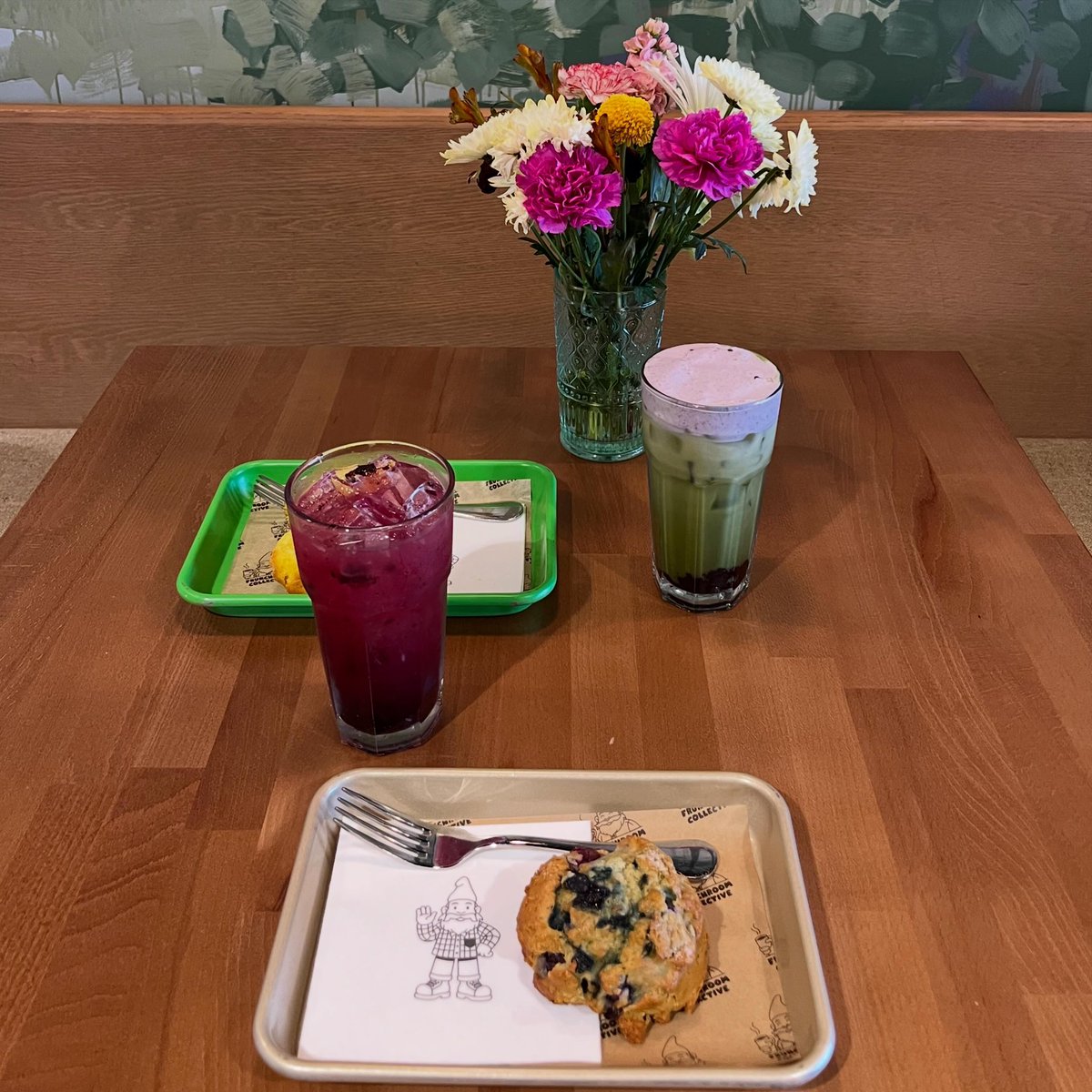 FrunchRmCoffee's tweet photo. Blueberry has hit the Frunch! 

🫐 GF Blueberry Scones by @deflouredbakery 
🫐 GF Lemon Blueberry Muffin by @deflouredbakery 
🫐 Blueberry Matcha with Blueberry cold foam (blueberry syrup made in house!)
🫐 Freshly Squeezed Blueberry Lemonade 

This one’s for all our blueberry lovers out there! 

Open daily 6:00AM-8:00PM ☕️🏠