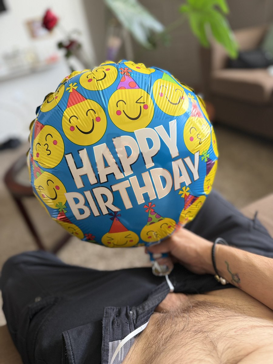 taglerokerouner's tweet photo. Bienvenidos los #39 🥰🎂🍆😎 https://t.co/j1SY604iRN