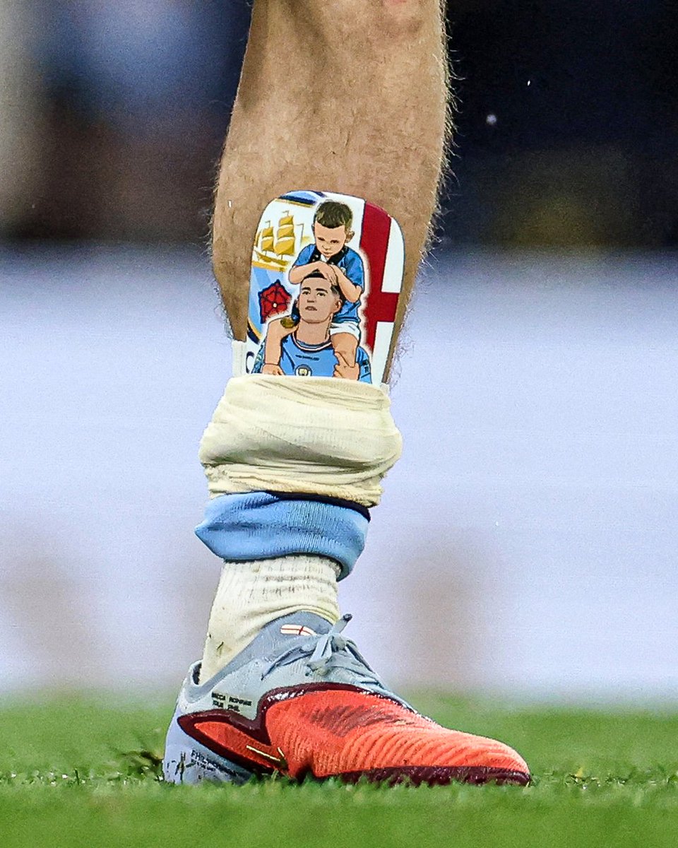 OneFootball's tweet photo. No one does shin-pads quite like Phil Foden 🥹🩵 https://t.co/YRSUld8lHy