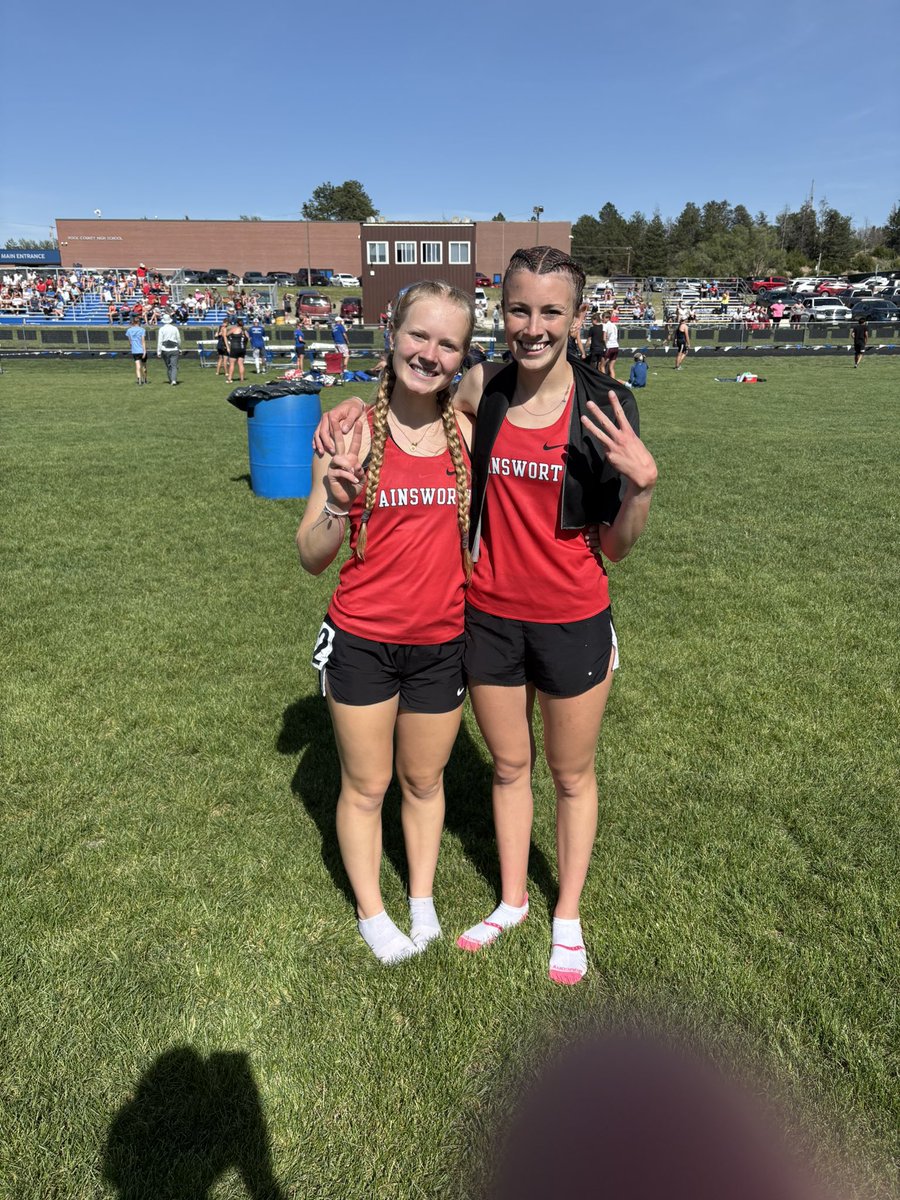 CoachJakeNelso1's tweet photo. This dynamic duo just got good and silver again to qualify for their third and second events with a relay to go! Nice job Kiley and Reagan!
@go_ahsbulldogs https://t.co/DNVXlatchm
