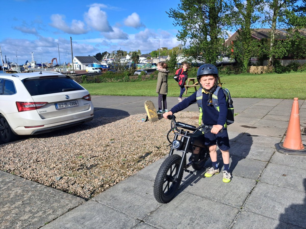 scoilcc86's tweet photo. Well done to all the boys and girls who are taking part in cycle to school week @scoilcc86. https://t.co/oJPrcytUnS