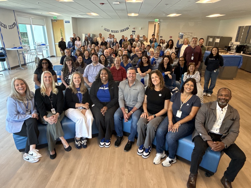 JH_Fintech's tweet photo. As part of his annual roadshows, CEO Greg Adelson connected with more than 4,000 associates across six locations and virtually -- sharing updates, answering questions, and hearing directly from our teams.
 
Clear direction. Shared success. One Jack Henry. https://t.co/TLUYcrXWn8