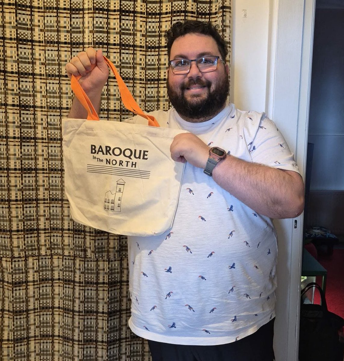 BaroqueNorth's tweet photo. Congratulations Osman for being the first owner of our new bag! Osman says it is perfect for carrying music 😊🎶
￼
If you want to catch up with all things new, you can do so here: https://t.co/86gf5PPWwB https://t.co/vYCl3a7B3m