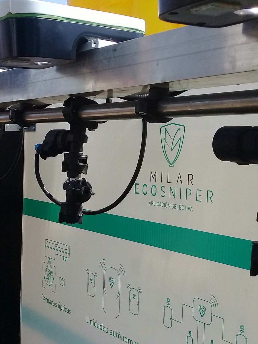 MilarAgroTech's tweet photo. Desde Milar compartimos algunas imágenes de jornadas donde acompañamos al sector agropecuario acercando tecnología aplicada al campo.

Seguimos impulsando la innovación y la agricultura de precisión.

#Milar #AgriculturaDePrecisión #TecnologíaAgrícola https://t.co/5zs5g3Xoej