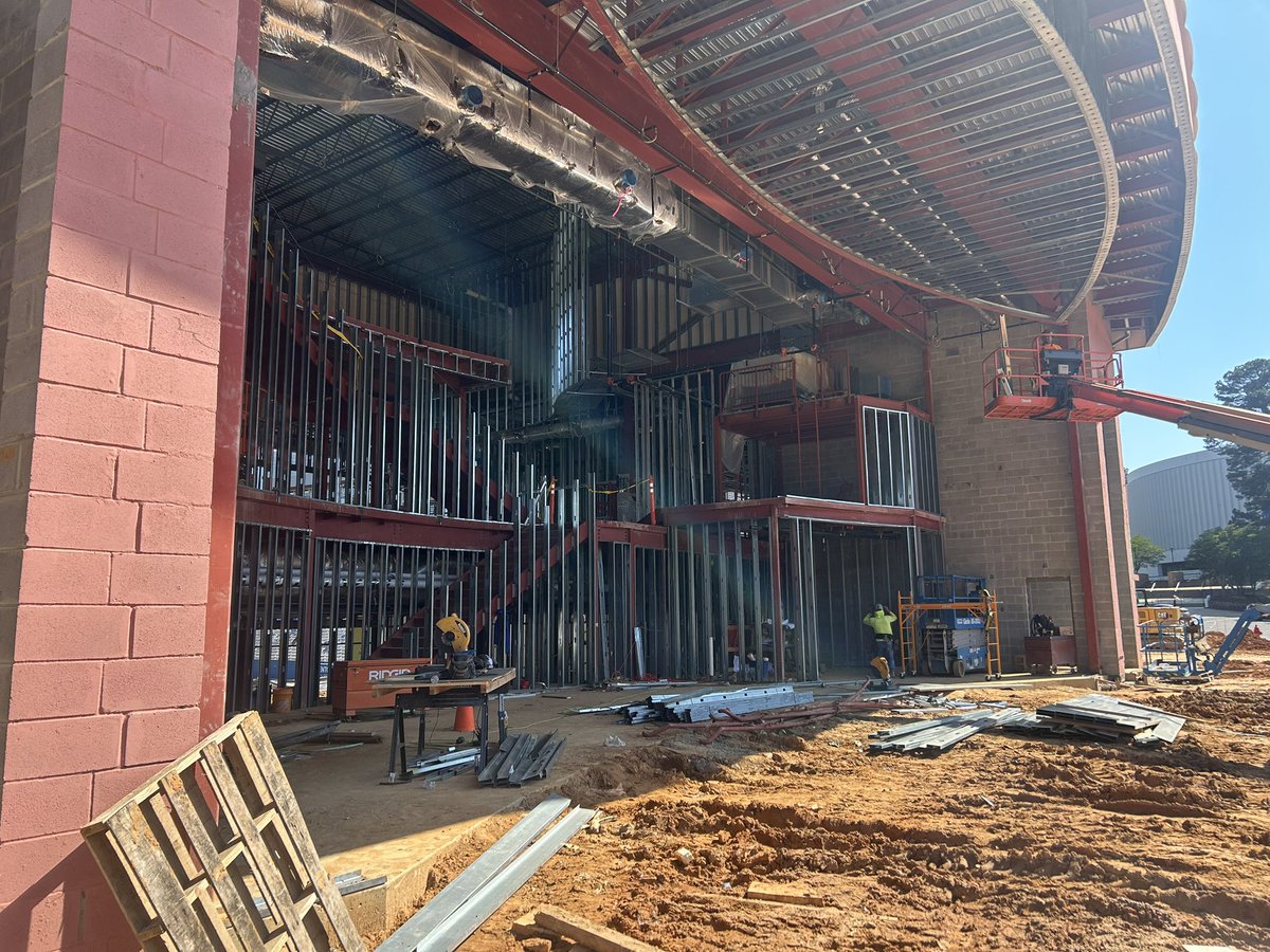 GJordanJr's tweet photo. Origin Bank Center for Student-Athlete Success! 

Looking 💪
#BarkLouder https://t.co/ixpwHISalV