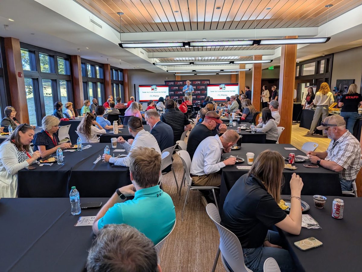 SumnerCountyCTE's tweet photo. It was an honor to host the first Be Pro Be Proud Draft Day in TN! The event was designed to celebrate students with interest in the skilled trades and connect them with local employers. Over 500 SCS students and 40 local employers attended the event! @BeProBeProudTN @TNChamber https://t.co/yOyGMg9ozt