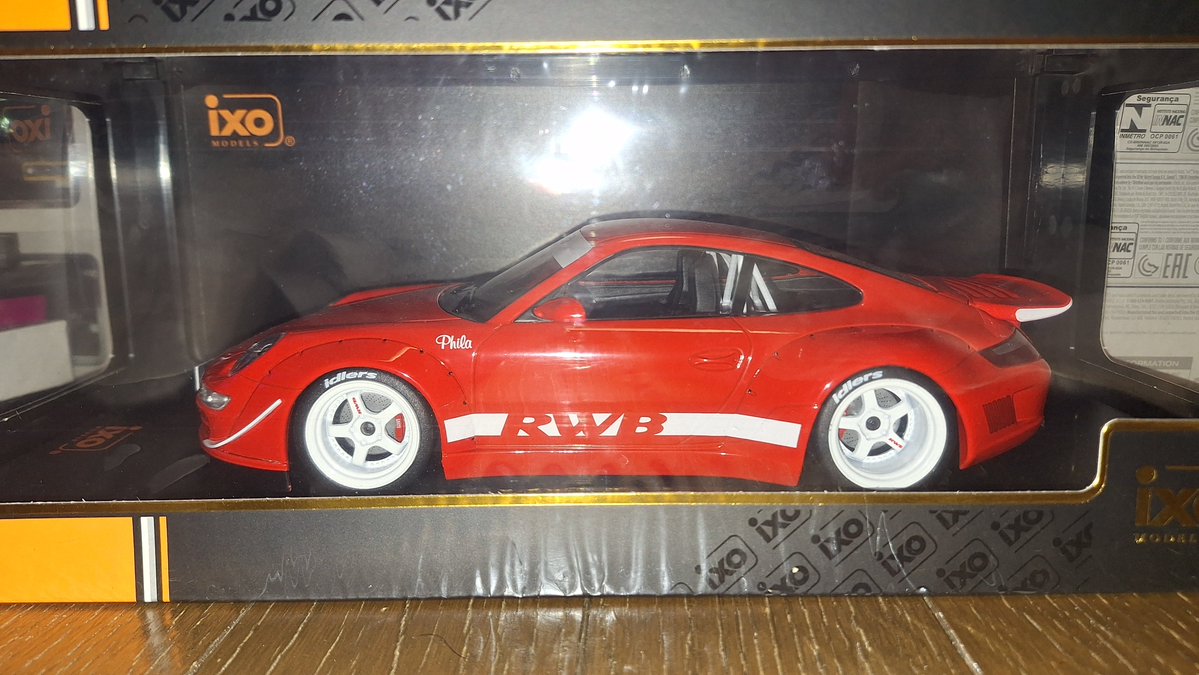そして俺の友人は先月にこちらのピンクを買っていた。