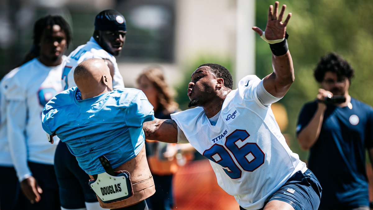 Titans's tweet photo. football season 🔜 https://t.co/3Dc6JJBOdO