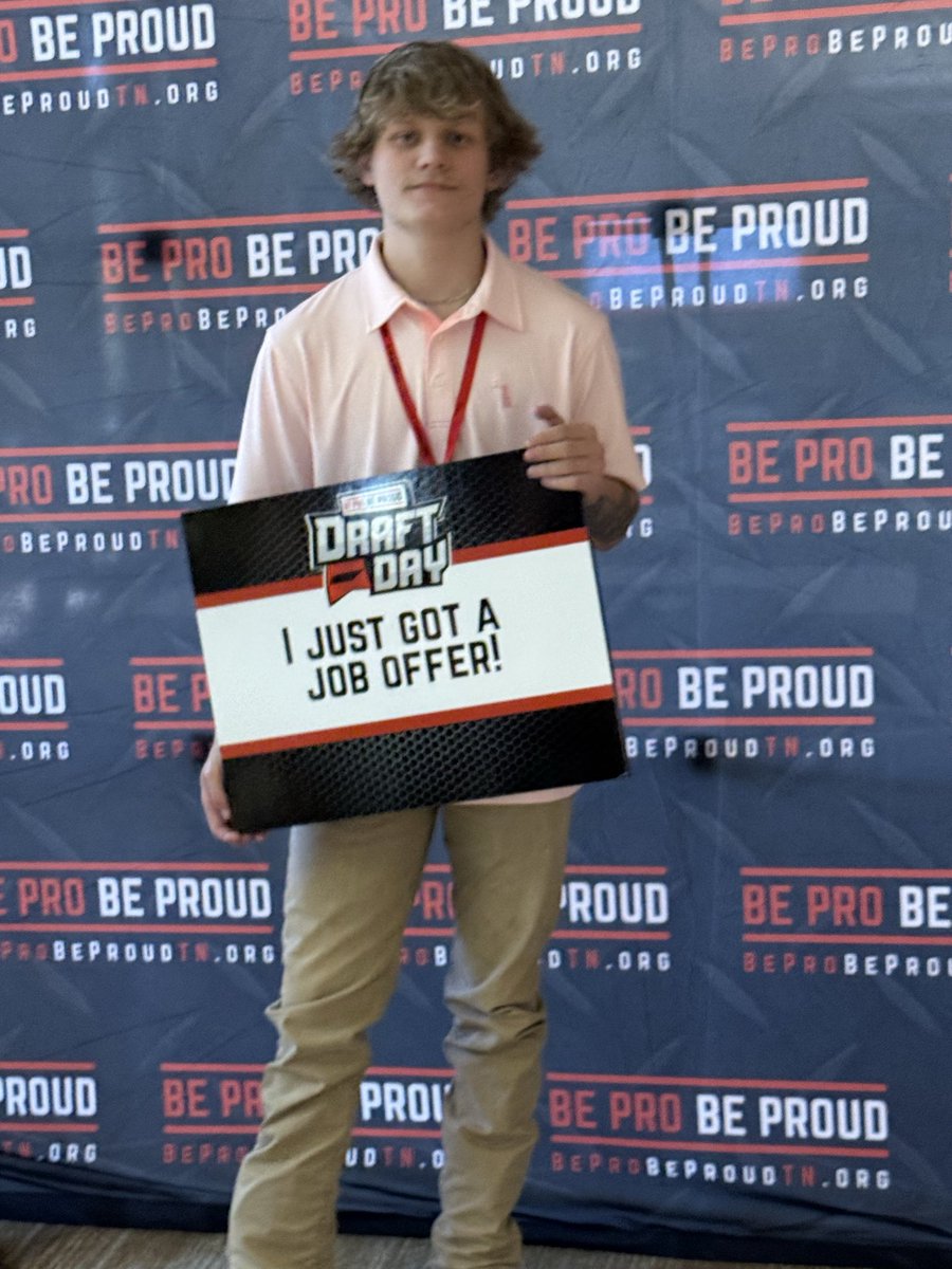 SumnerCountyCTE's tweet photo. During Draft Day, 6 Sumner County students received on the spot job offers, and over 70% of student interviews resulted in a next step including tours, applications, and second interviews! @TNChamber @BeProBeProudTN https://t.co/01x6ln2K5E