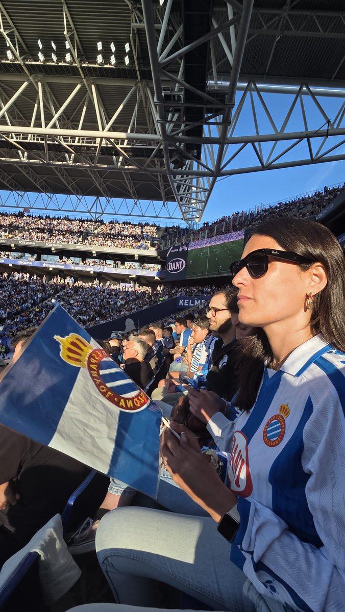 UsoaPerica's tweet photo. Bona nit pericos 💙🤍 #rcde https://t.co/UGT63buPKt