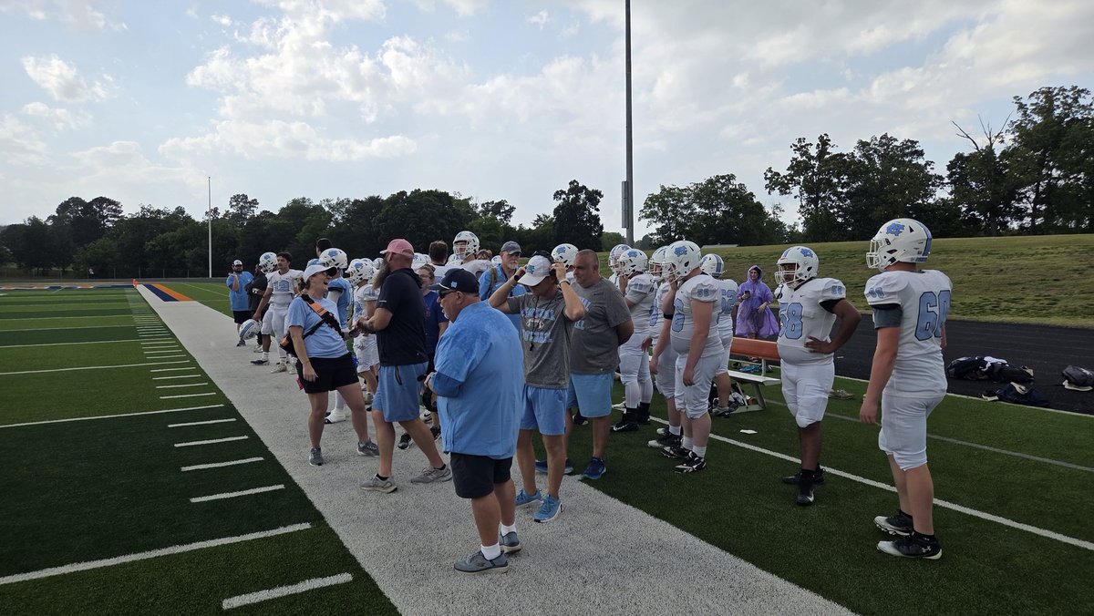 DPAGabeGarcia's tweet photo. McMinn Central 🏈 about to wrap up its spring with a scrimmage at William Blount! @DPASports https://t.co/TOuWu3luKO