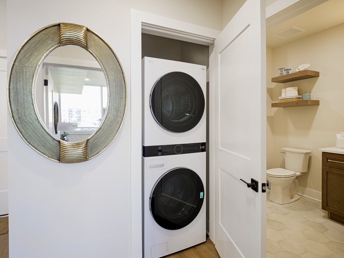 Rockwell_Custom's tweet photo. Now touring ✨ Fully furnished Model Unit 206 at Phoenix Crossing.

Steps from Bridge Street, First Fridays, dining, shopping &amp; more in the heart of downtown Phoenixville 🍷🏙️

📩 DM Lauren Woods for private tours + details

#PhoenixCrossing #PhoenixvillePA https://t.co/2uXOlgXU6Z