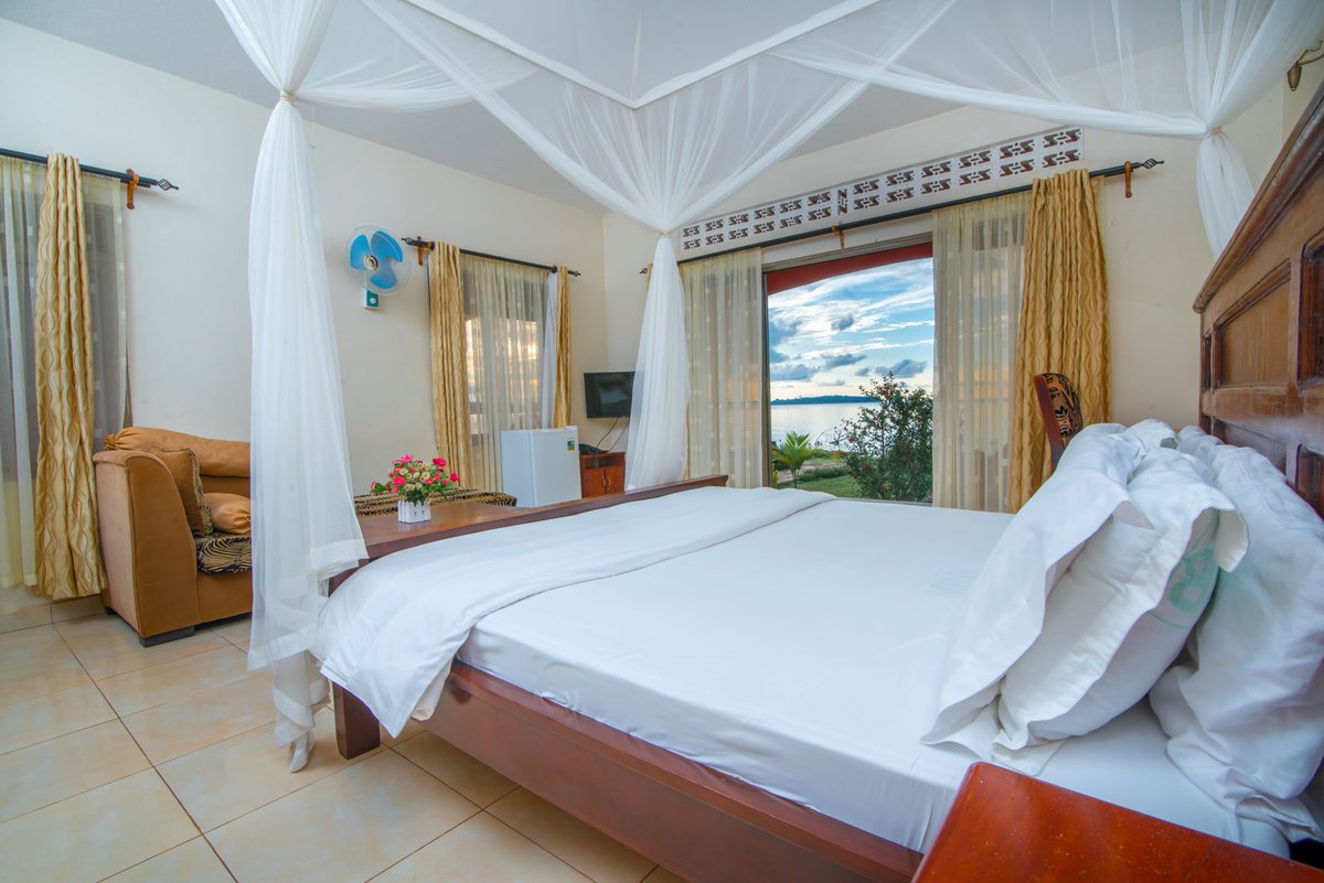 MirembeBeach's tweet photo. With Lake Victoria shores, 3* accommodation, hills and the wilderness on your doorstep, we offer a perfect weekend getaway.

Get booking today by calling ☎0 392 772 703 or emailing reservation@miremberesort.co.ug https://t.co/2ty929WMXZ