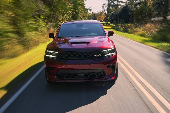 AutosyMas's tweet photo. 710 hp, 0 a 100 km/h en 3.5 segundos y capacidad de arrastre de 4 toneladas… Así es la nueva Dodge Durango SRT Hellcat Red Fury Edition, que llegará a México en edición limitada a solo 55 unidades por $2.1 millones de pesos. 🔥 @DodgeMX 
#Dodge #DurangoHellcat #SRT https://t.co/FXvyZuS3wC