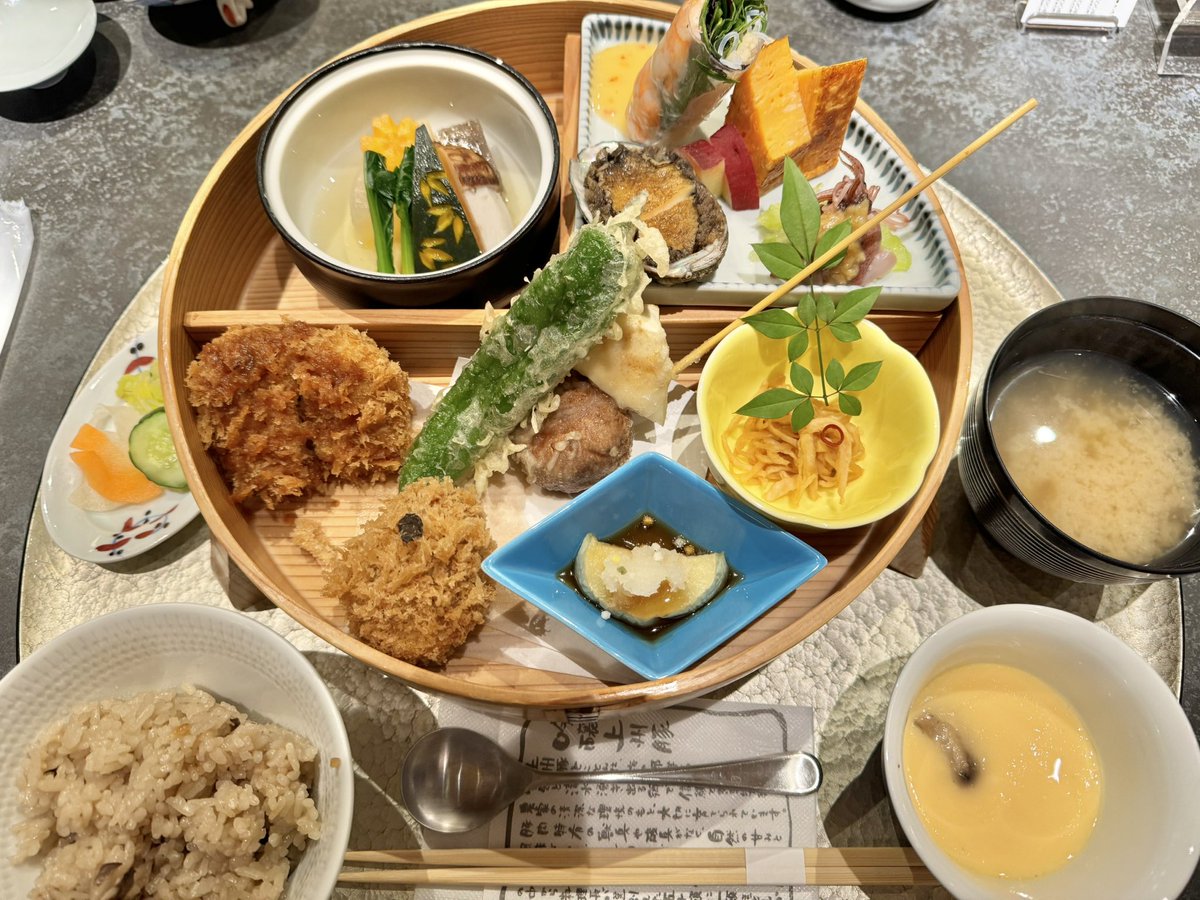 0623RhO's tweet photo. わしんとん・ポスト𝕏

あんず膳（平日ランチ限定20食）
を頂きました🙏

#ランチ

銀座 
和心とんかつ あんず はなれさん🐽 https://t.co/luVZU85cxQ