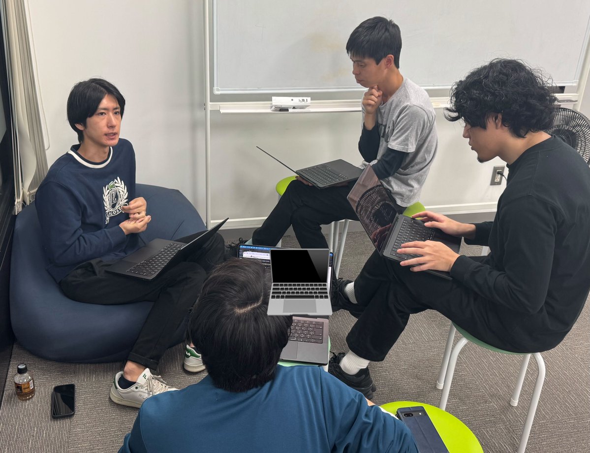 FivotRecruit's tweet photo. Fivot会当日の午前中には、
「2025 ゆるく振り返り会」も開催！✨

Fivotは3月末決算！決算期の変わり目にあたり、2025年度を振り返りました👍🏻

遠方メンバー含め、全社員が出社する機会だからこそ、
こうした場も大事にしています🙌
#Fivot #IDARE #FlexCapital #Fivot会 https://t.co/SJrsoQ6uc0