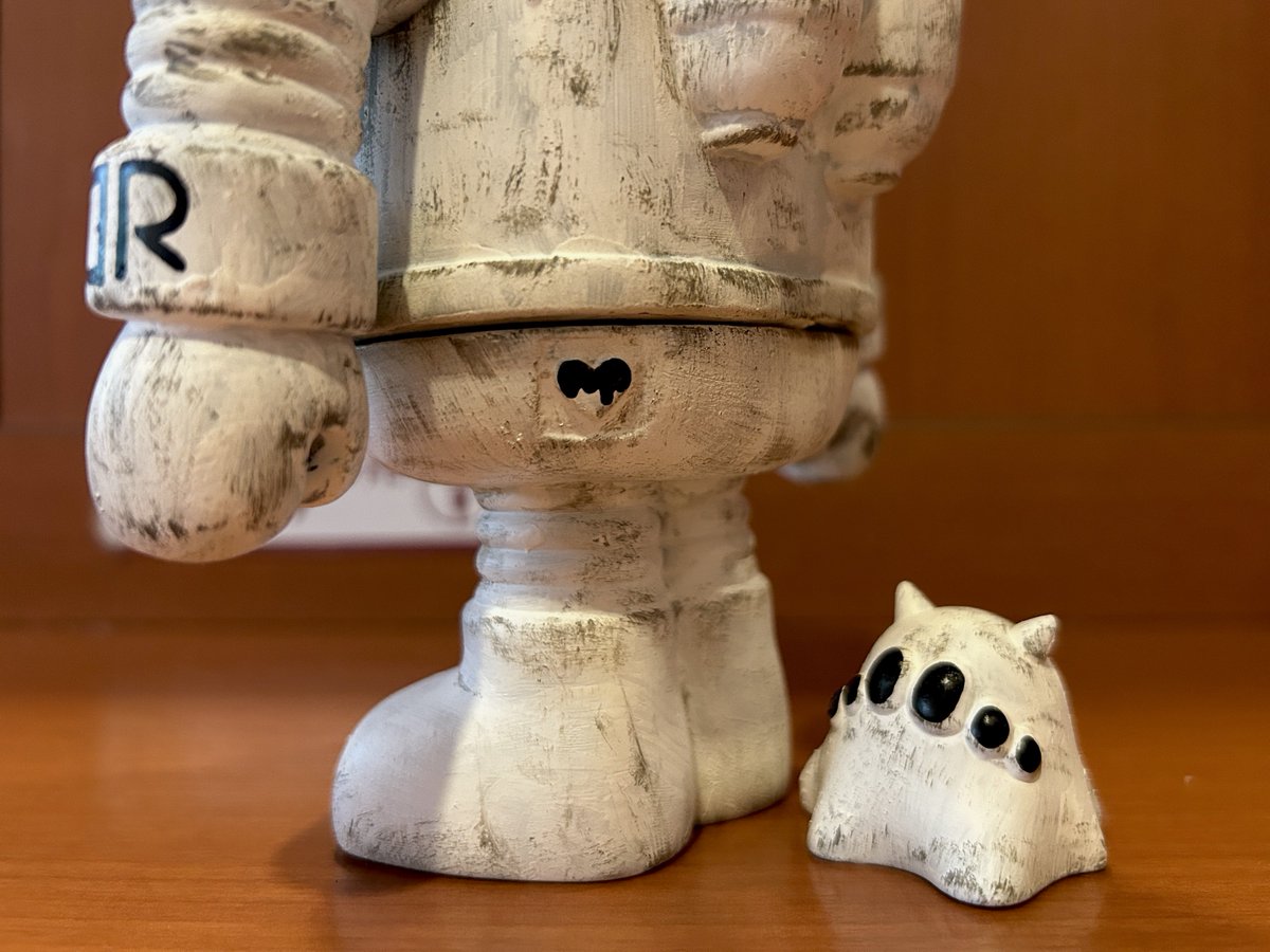 hshcprn's tweet photo. そんなわけでDRさんとモグワークスさんのコラボ『ディクター モルタル君』です‼️

DRさんのリストバンドで片目を隠すとシブすぎますね( ◜ω◝ )
めちゃくちゃカッコいいし手触りもゴツゴツで強そう！！！！💪✨
#DICTOR #ディクター #六つ目パンデミック計画 https://t.co/CD0IkLAP6M