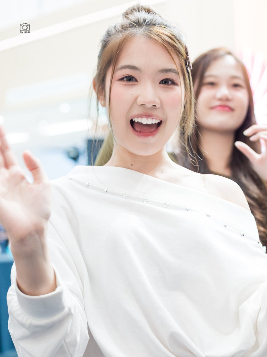 iAmKung48's tweet photo. เอลฟ์

🗓️ 2026-05-02 📍Central Chiangmai Airport
#CGM4810thSINGLE “ได้(ด้าย)ไหม”
Roadshow Mini Concert &amp; Group Hi-Touch
&amp; ฮับขวัญน้องหล้า CGM48 5th Generation
#ElseCGM48 #CGM48 https://t.co/dN6yeGrk7i