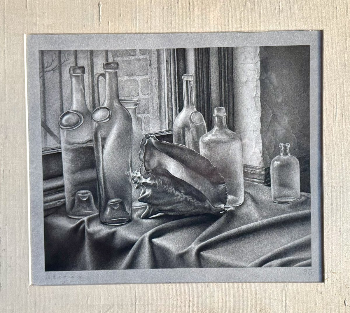 stefandwarven's tweet photo. A charcoal drawing I drew using generals charcoal pencils. From life. Took about a month. I think I went blind after drawing this one…😆 #charcoaldrawing #pokornyart #drawing #pencildrawing #stilllifedrawing #bottles #art #antiquebottles https://t.co/7i6Ng6ibmT