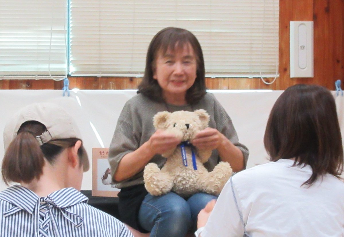 kuma_lib's tweet photo. 【報告】  5月14日(木)11時から赤ちゃんの #おはなし会 「おひざにだっこ」(0歳)がありました📷【お知らせ】  次回5月21日11時から赤ちゃんの #おはなし会 「よちよちあんよ」(1～2歳)を開催します。ぜひご参加ください 📷by子ども図書室 https://t.co/RC4utsHPK6
