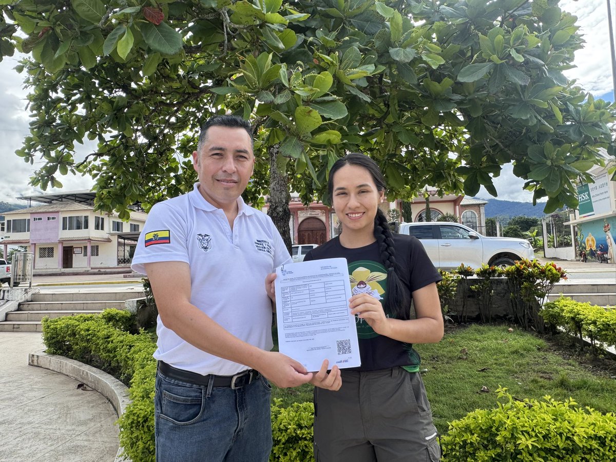 MAATE_Zonal10's tweet photo. 🌿 Se entregaron 5 patentes de funcionamiento para centros de tenencia y manejo de vida silvestre: viveros comerciales de orquídeas y centros no comerciales que contribuyen a la conservación y manejo sustentable de los ecosistemas.

#mae #zonal10 #vidasilvestre #biocomercio https://t.co/4Kqy3rUzlX