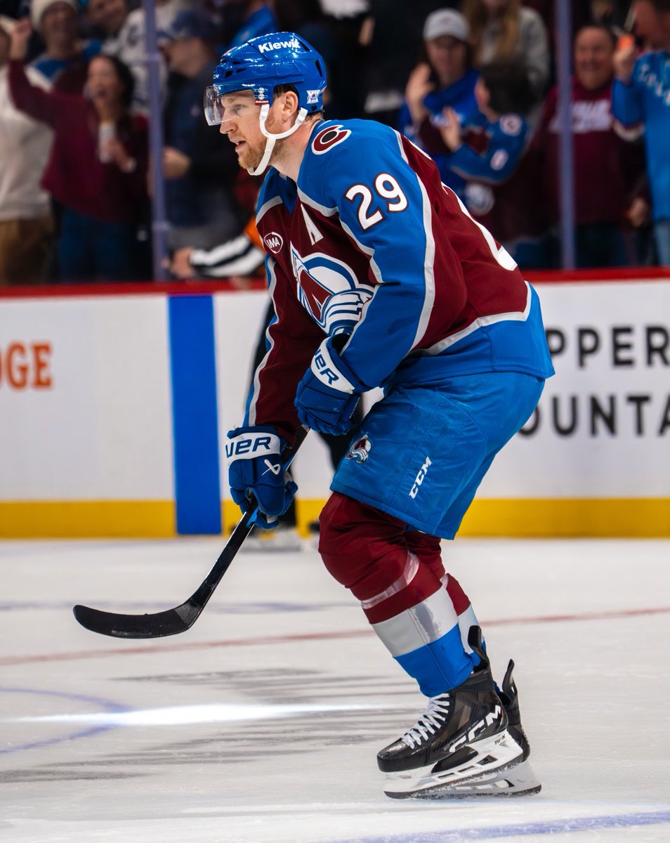 DNVR_Avalanche's tweet photo. NATHAN MACKINNON YOU DOG 🐶 https://t.co/XIce7G1PzE