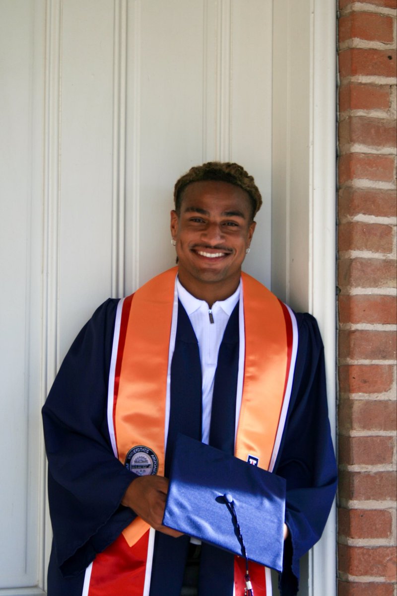 omgiluvnick's tweet photo. no bc i graduate tmrw 🎓🎊 https://t.co/QFNkPdcZyw