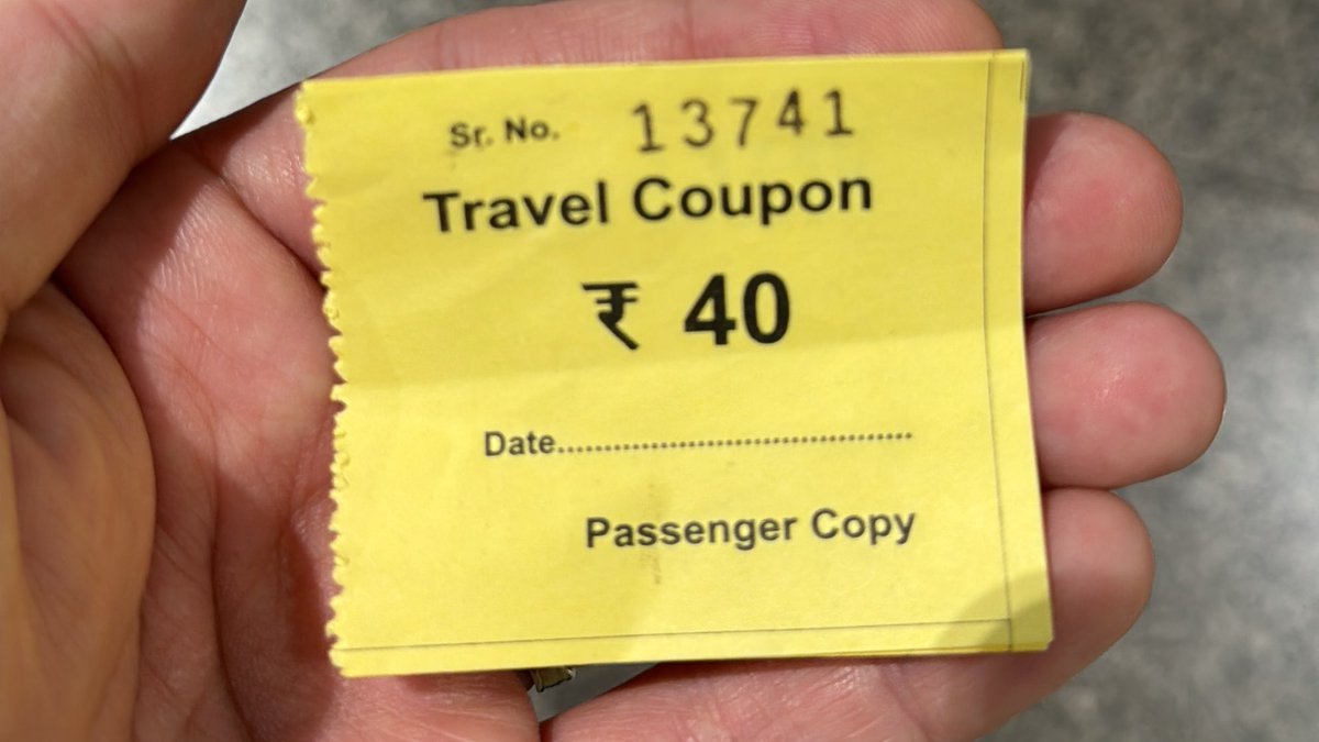 Manikdutt_'s tweet photo. URGENT ACTION REQUIRED @GmrAerocity @OfficialDMRC 
At Delhi Aerocity Express Metro Station, passengers are being charged ₹40 for a shuttle bus while hoardings claim it’s a FREE feeder service to airport terminals. A staffer without a name badge is collecting cash from everyone. https://t.co/pFz1ISYJ5T