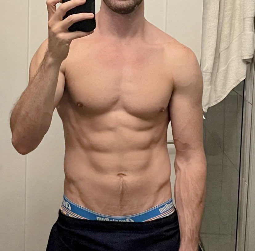 da_guzzler's tweet photo. Ive fucking missed ya’ll. It’s been a MINUTE……. I hope y’all missed me. Coming back with something new for you.🏆
My first Phyne ass white boi, and believe me he was fine asf!!! Tyler Perry movie face lol, perfect teeth and amazing body, even smelled dope. I been waiting on one like him for a minute….stay tuned you may see more of him….