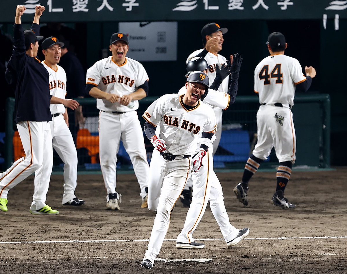 Aruki_Kaminero's tweet photo. 坂本勇人史上一番かっこいい写真かもしれない https://t.co/nMuxBVkzOA