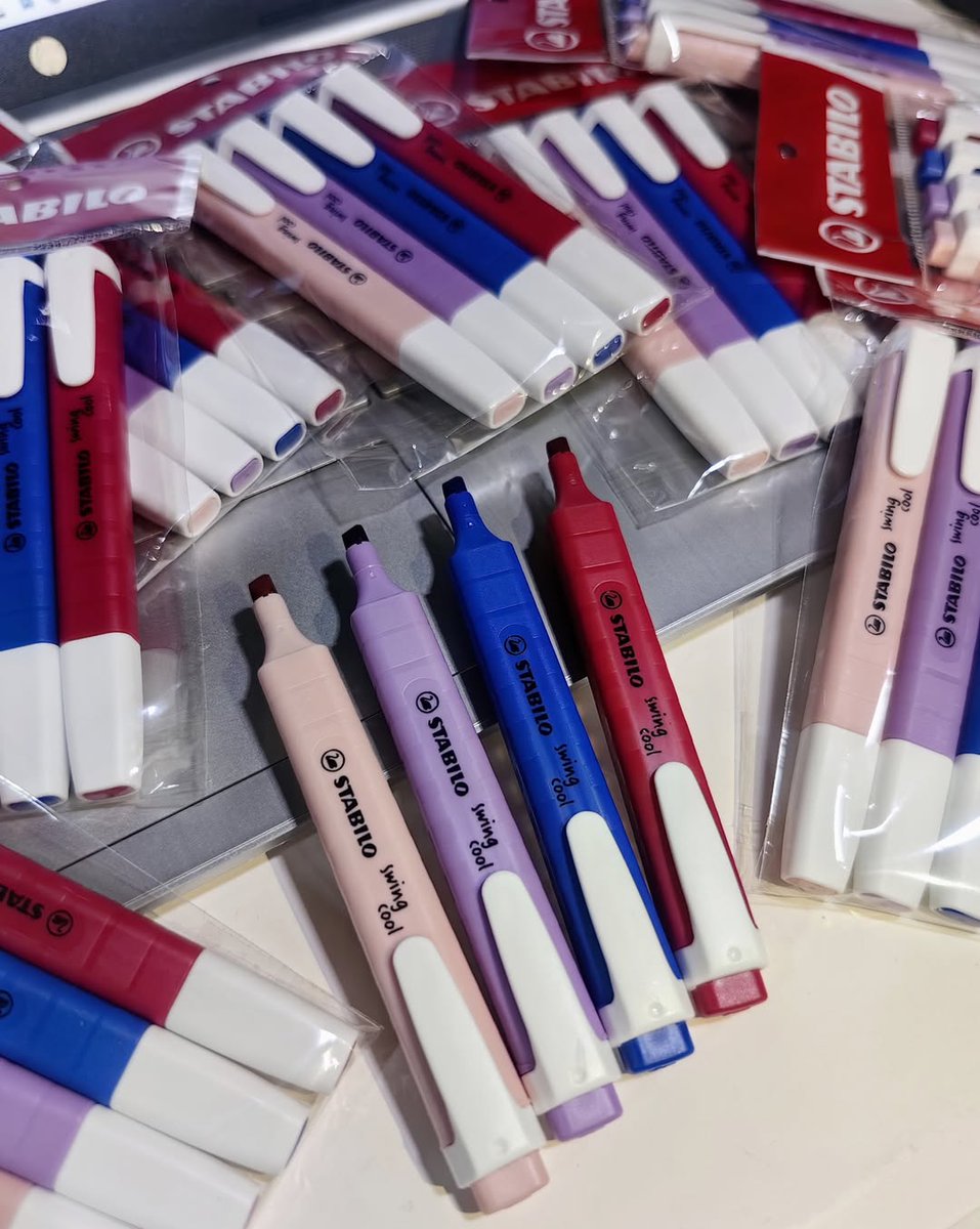 STABILOPH's tweet photo. Wildflower is now available in STABILO Swing Cool 🌸✨

Same dreamy shades, now in a slim and handy format. Grab yours now! 💐

Shop now: 
.
.
.
🛒 Lazada &amp; Shopee (link in bio)

#stabiloph #stabiloswingcool #wildflower #pastelhighlighters #stationeryph #studygram #backtoschool https://t.co/cXyyVVer0a