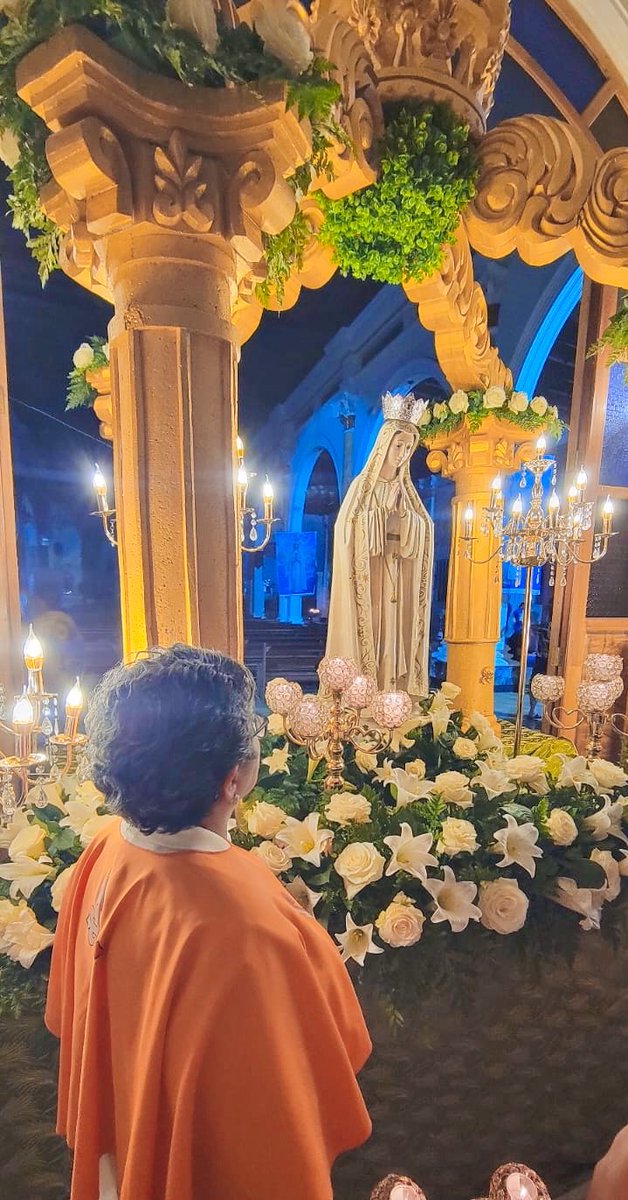 abrani18's tweet photo. Cuídamela siempre Virgencita.✨💖 https://t.co/55amSt0NtS